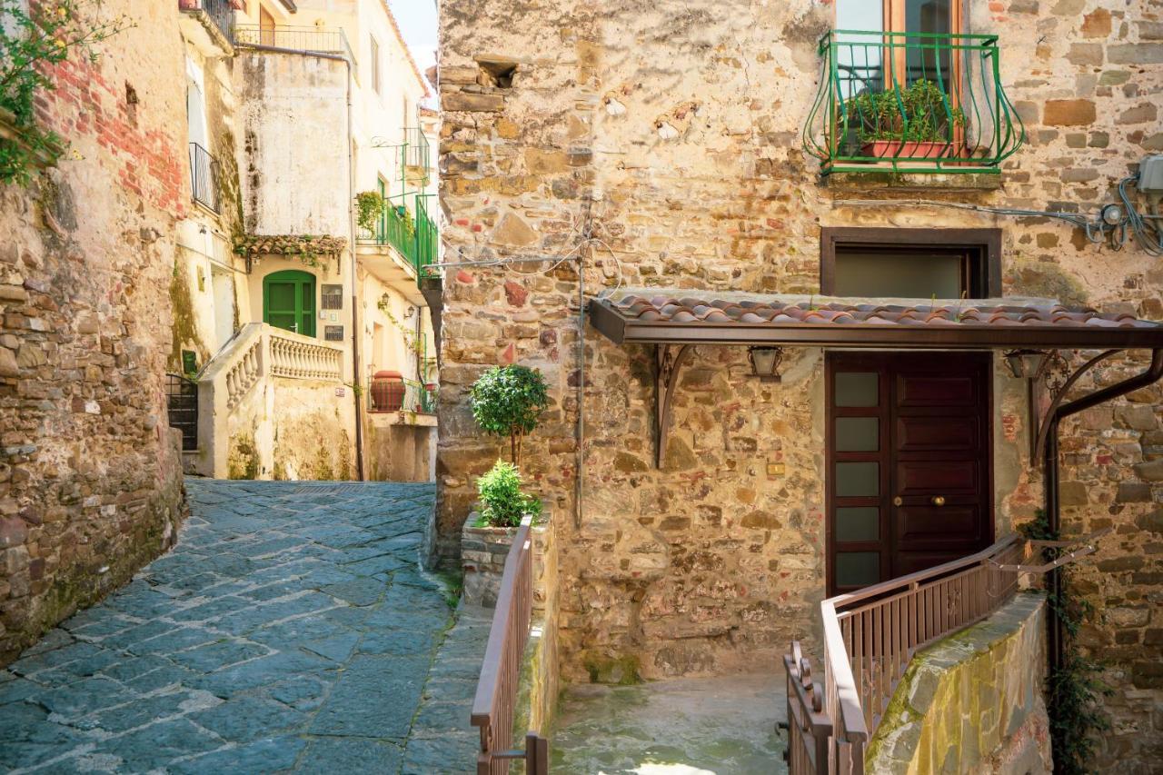 Borgo Dei Saraceni - Suites & Apartments อากรอโปลี ภายนอก รูปภาพ