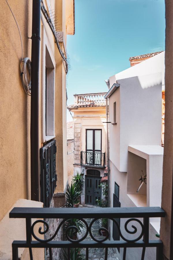 Borgo Dei Saraceni - Suites & Apartments อากรอโปลี ภายนอก รูปภาพ