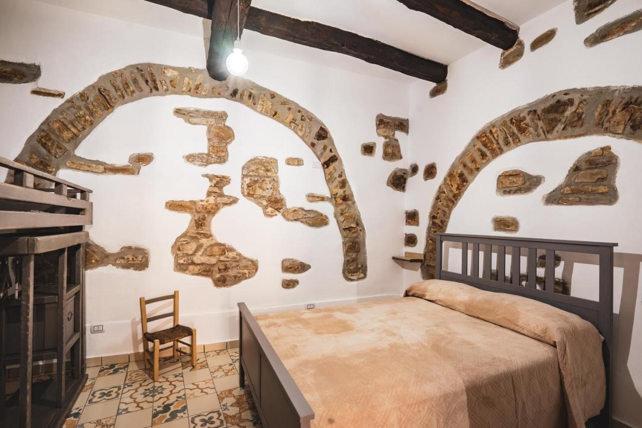 Borgo Dei Saraceni - Suites & Apartments อากรอโปลี ภายนอก รูปภาพ