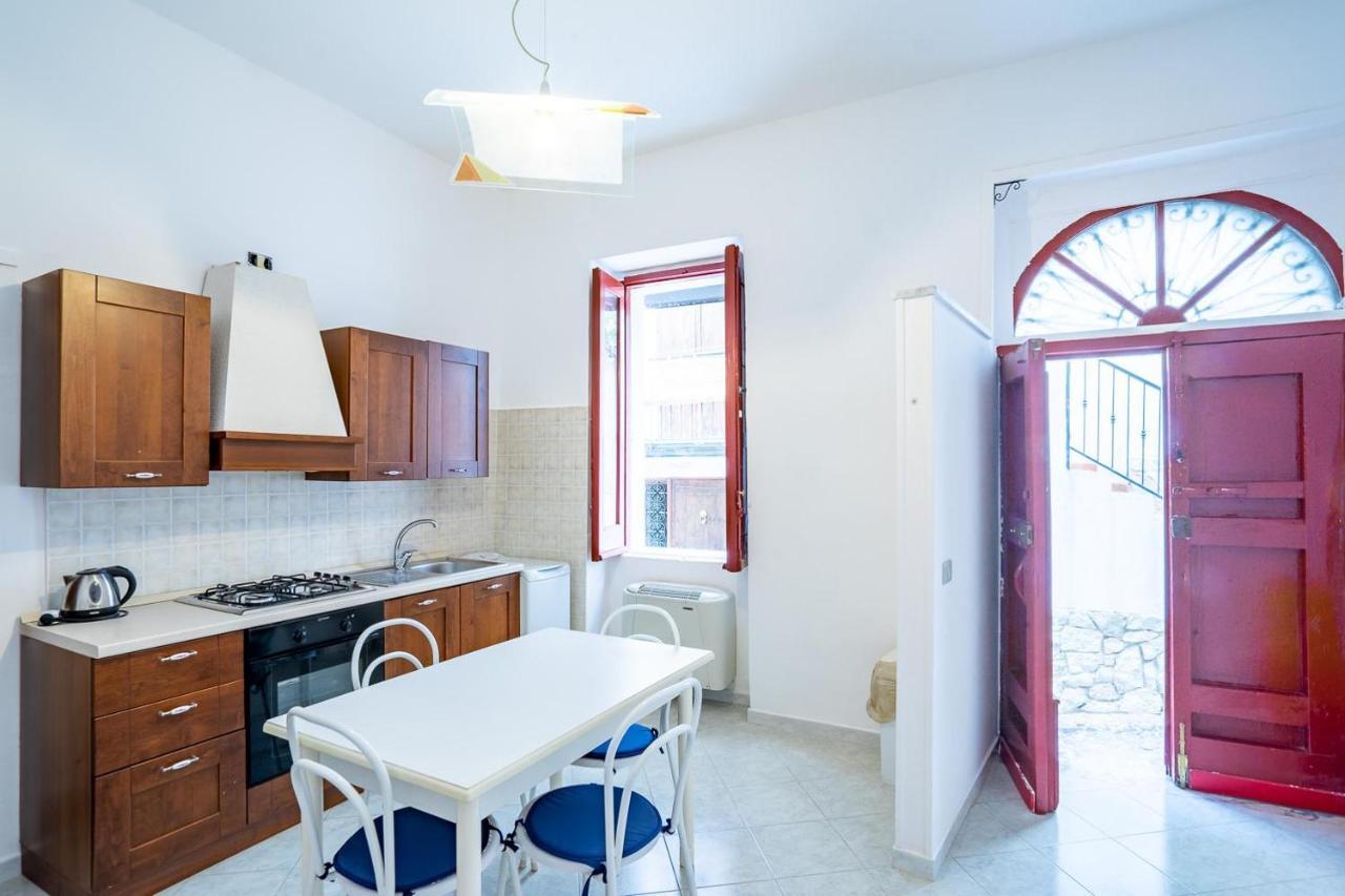 Borgo Dei Saraceni - Suites & Apartments อากรอโปลี ภายนอก รูปภาพ