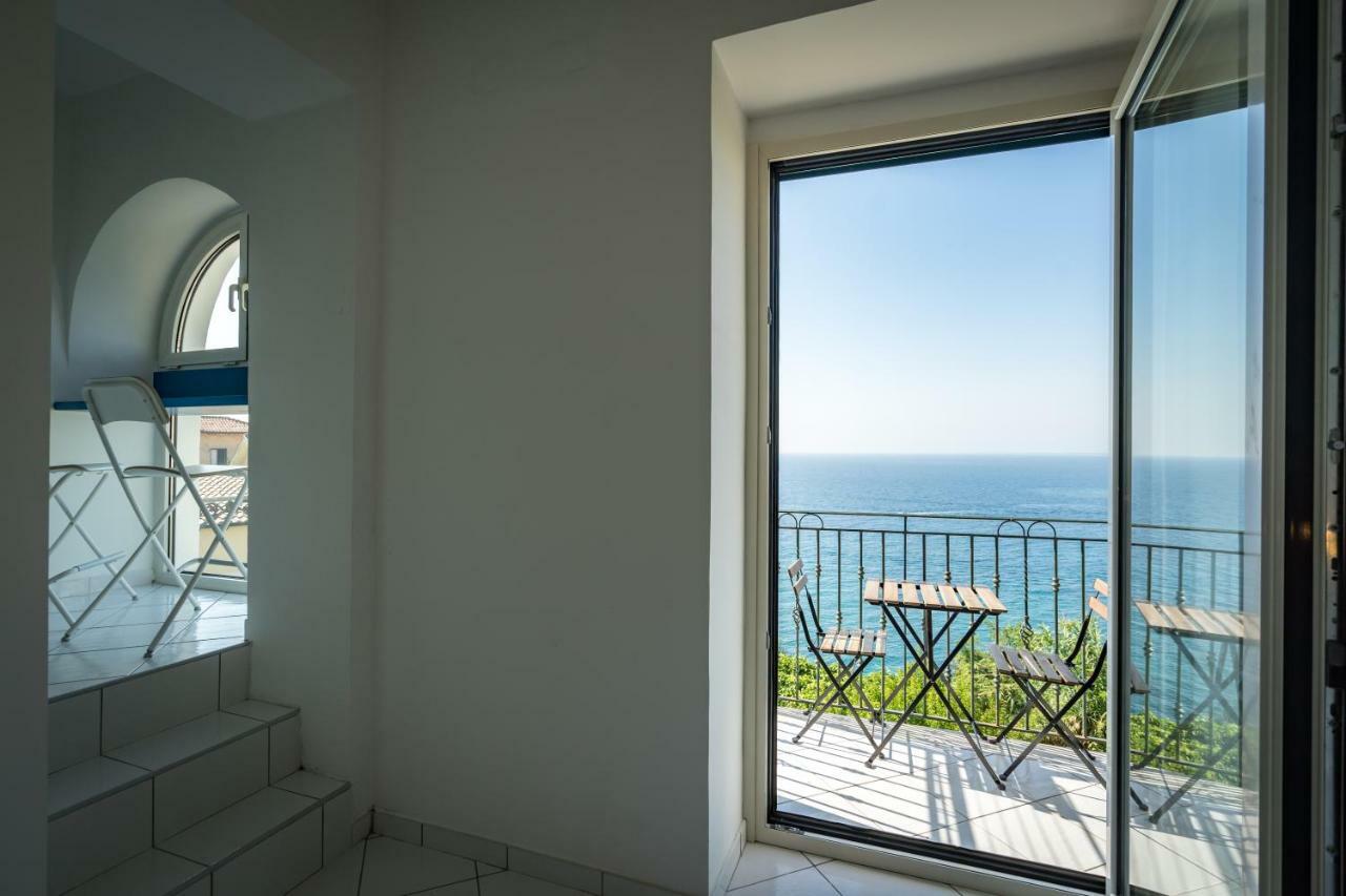 Borgo Dei Saraceni - Suites & Apartments อากรอโปลี ภายนอก รูปภาพ