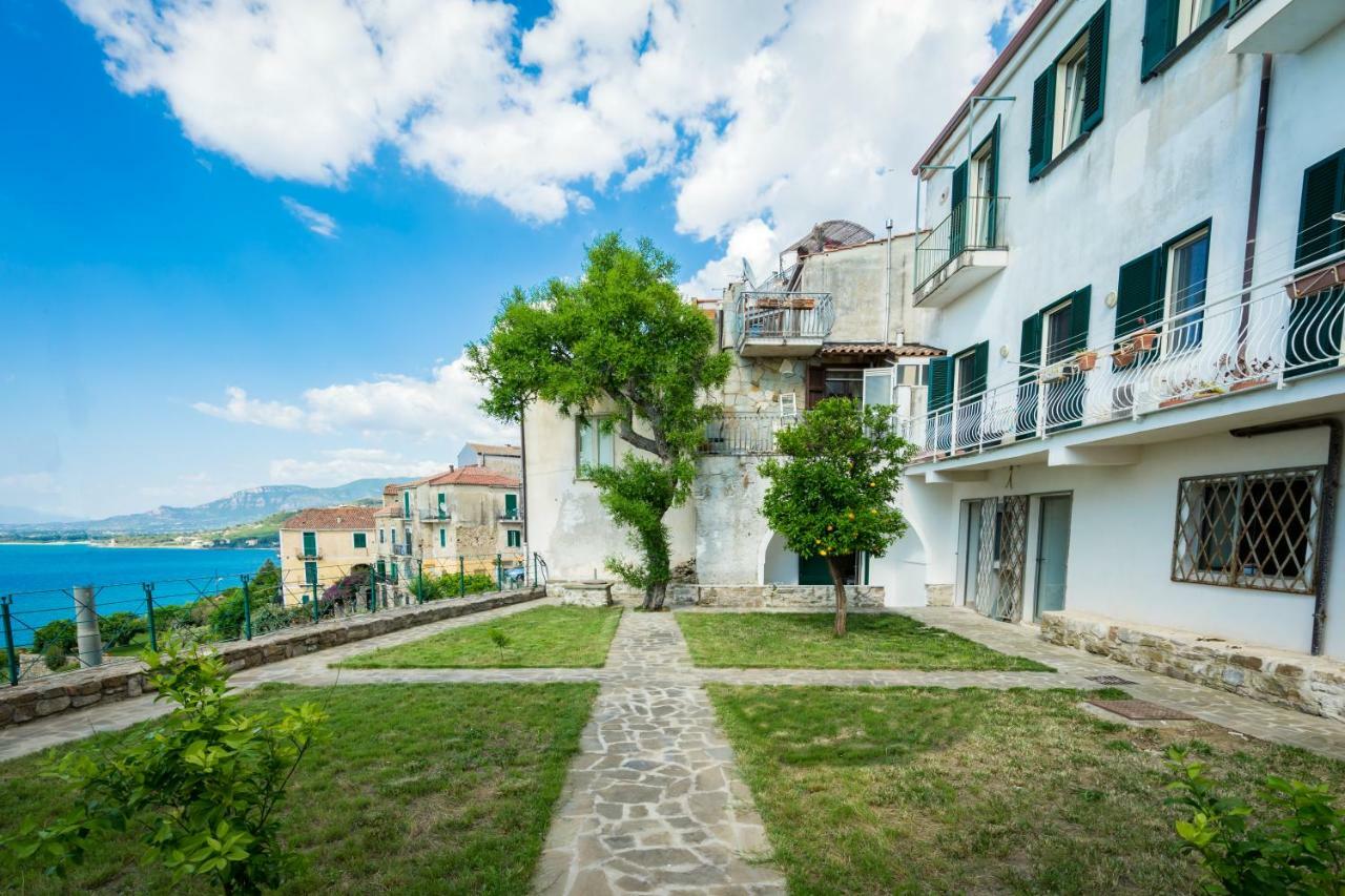 Borgo Dei Saraceni - Suites & Apartments อากรอโปลี ภายนอก รูปภาพ