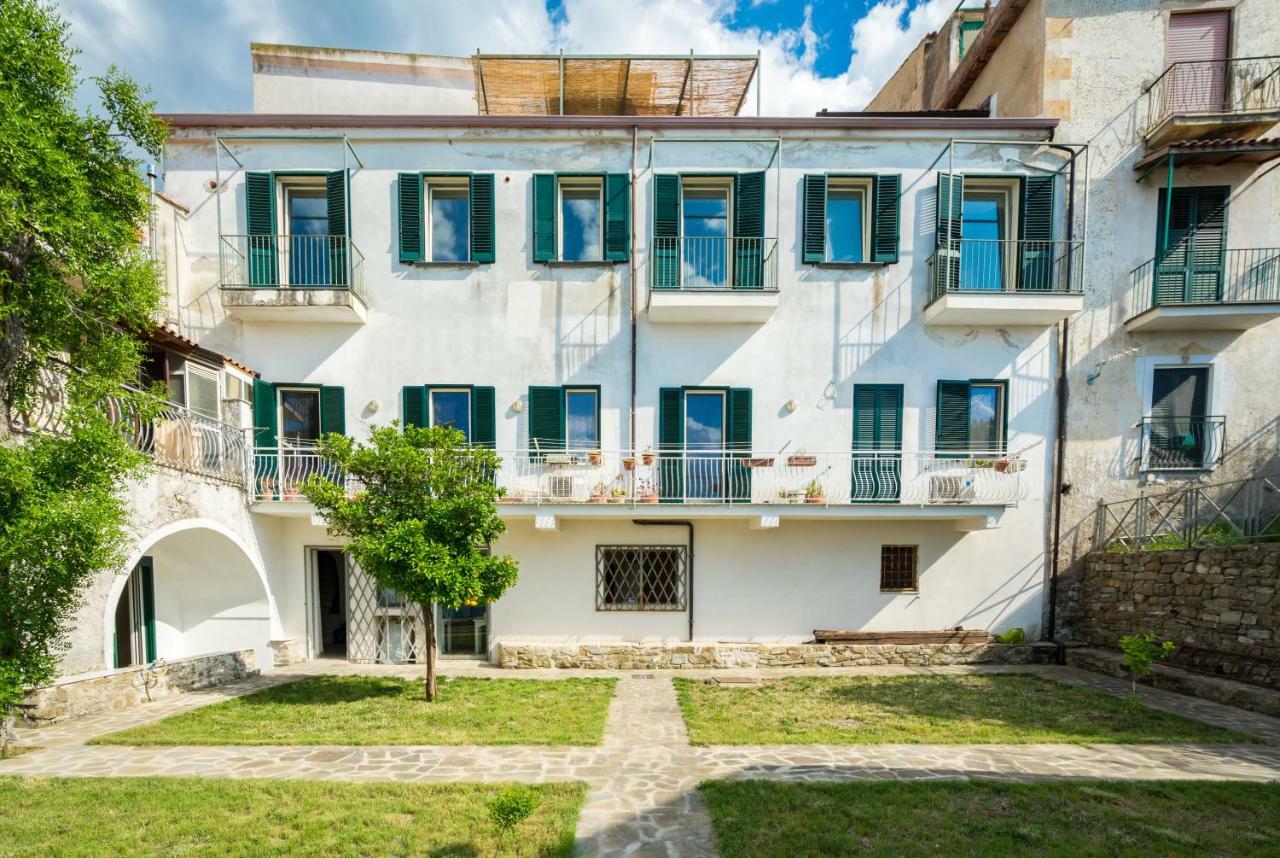 Borgo Dei Saraceni - Suites & Apartments อากรอโปลี ภายนอก รูปภาพ